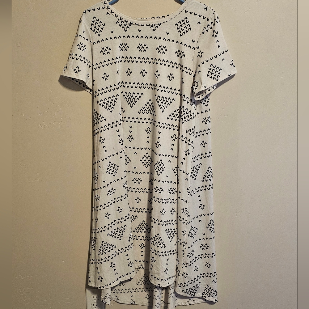 Black and white te shirt dress.